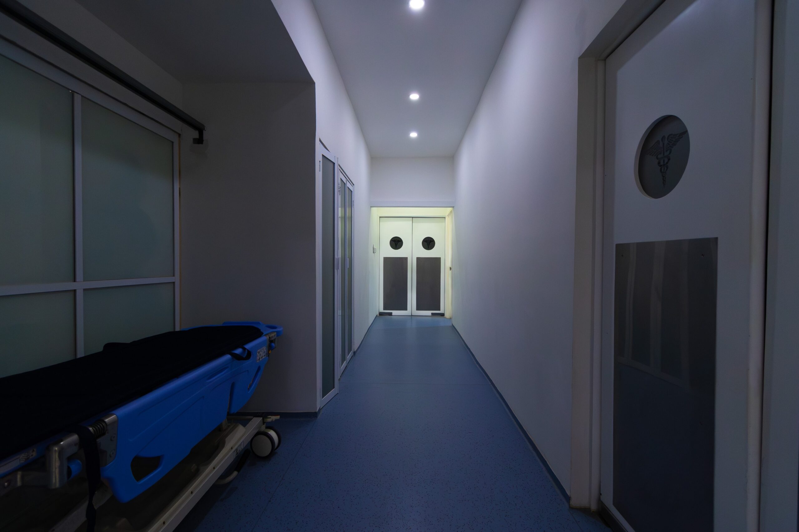 Pasillo_Quirofanos_1-min